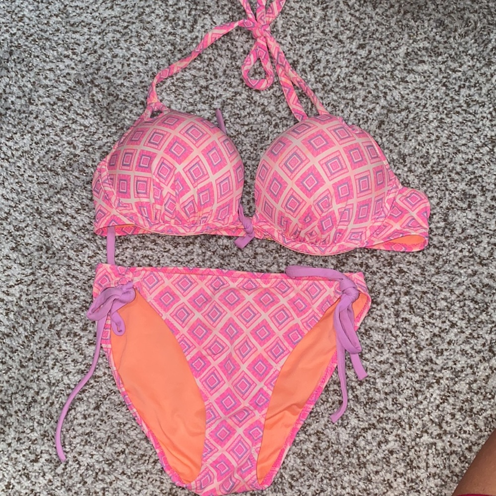 Victoria’s Secret push-up bikini top 34B